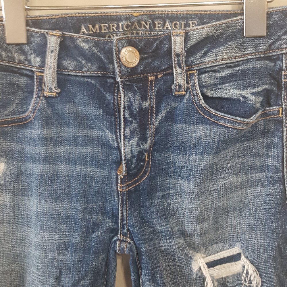 *SOLD* American Eagle skinny jean distressed medium wash jeggings size 2 - Picture 1 of 4